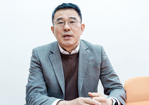 안병준 한국태양광공사협회 신임 회장이 향후 협회 전략에 대해 설명하고 있다. [사진=김진후 기자]